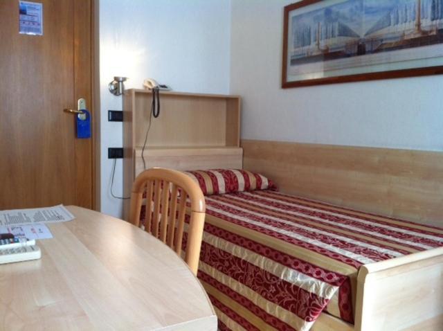 Hotel Fraderiana Torri Del Benaco Exteriör bild